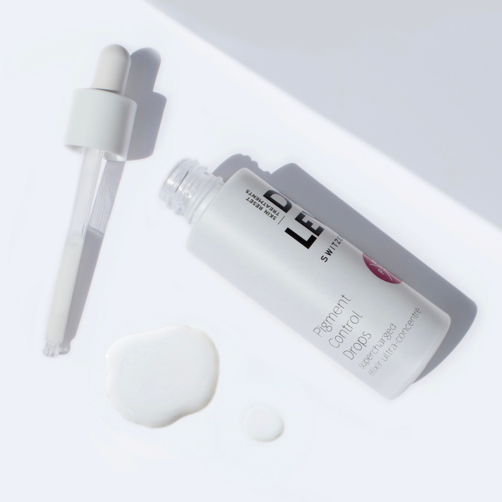 Texture of Pigment Control Drops – lightweight brightening serum