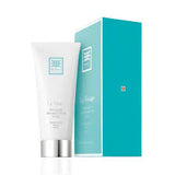 Applying RIVOLI Masque Réparateur on face, neck & décolleté for firming renewal