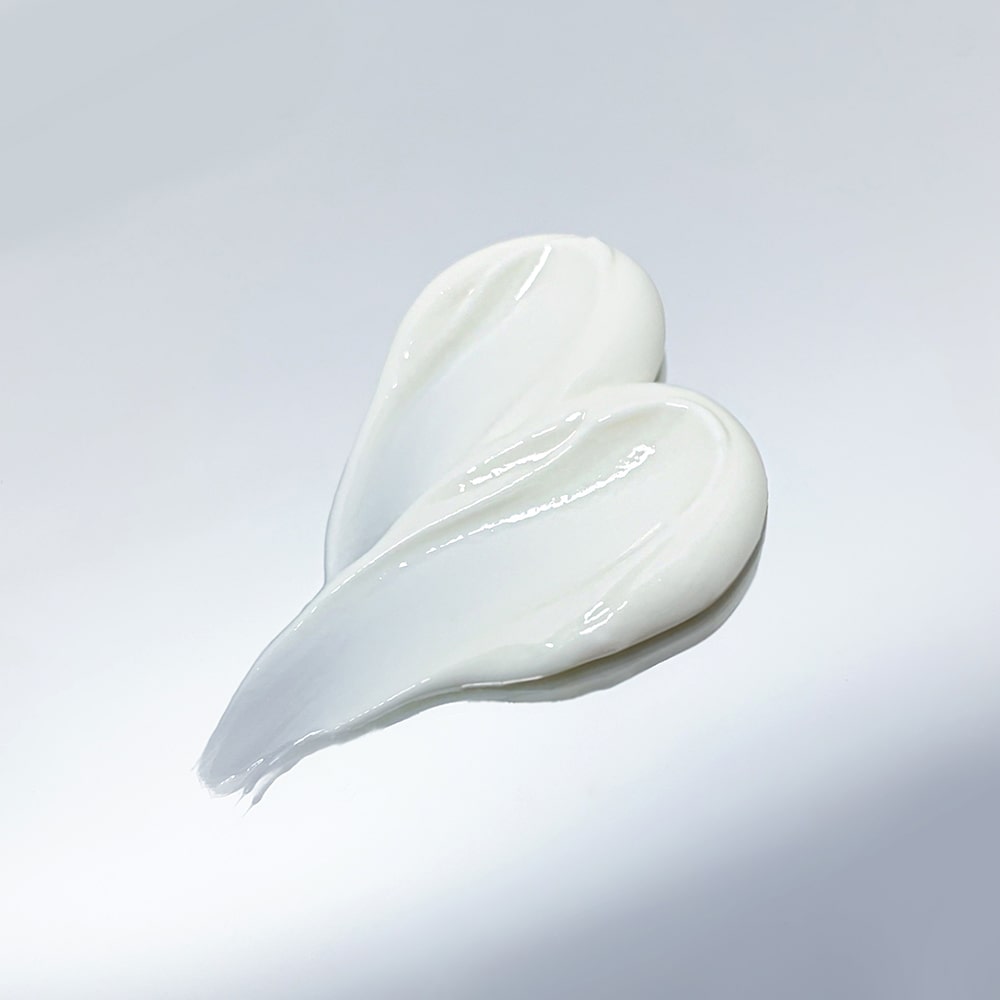 Texture of R3 Cell Matrix Mask – rich cream mask for face, eyes, neck & hands